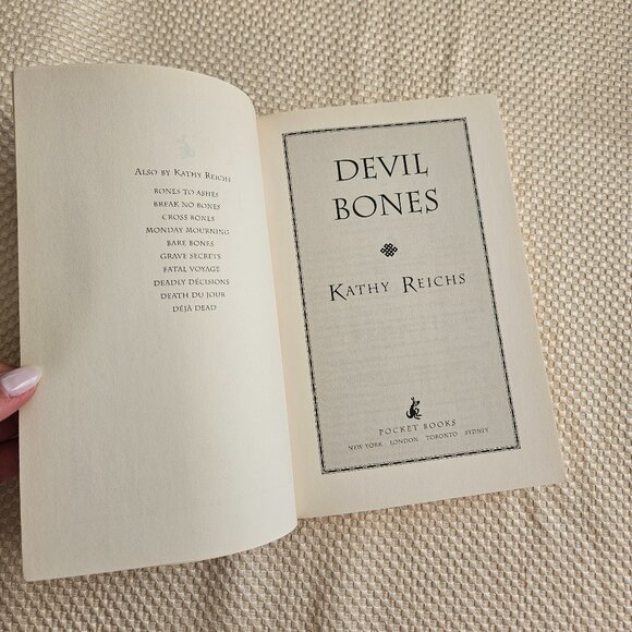 Kathy Reichs - 206 Bones, Devil Bones, Bones to Ashes, Break no Bones -Paperback - Picture 4 of 11